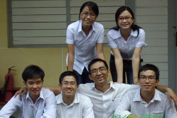 6 ĐIỀU NGƯỜI HƯỚNG NỘI MUỐN NGƯỜI HƯỚNG NGOẠI BIẾT 2 Anh Khương và bạn Đại học